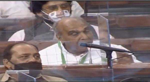 इतिहास में पहली बार सांसदों को बैठकर बोलने दिया गया